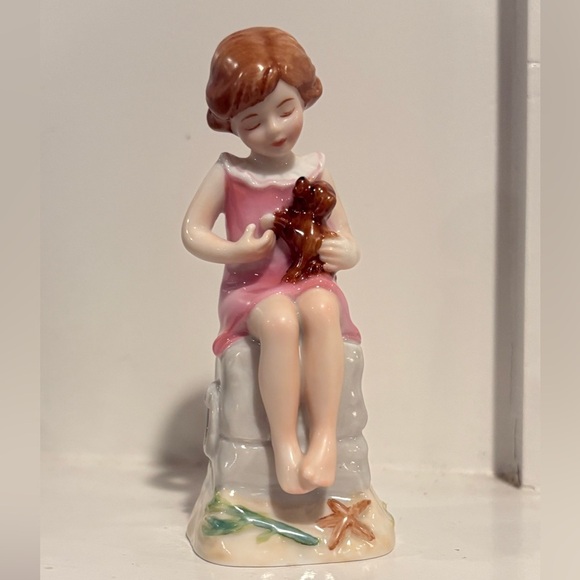 Royal Worchester Hand Painted Days of the Week Figurine Wednesday Girl - Picture 1 of 9